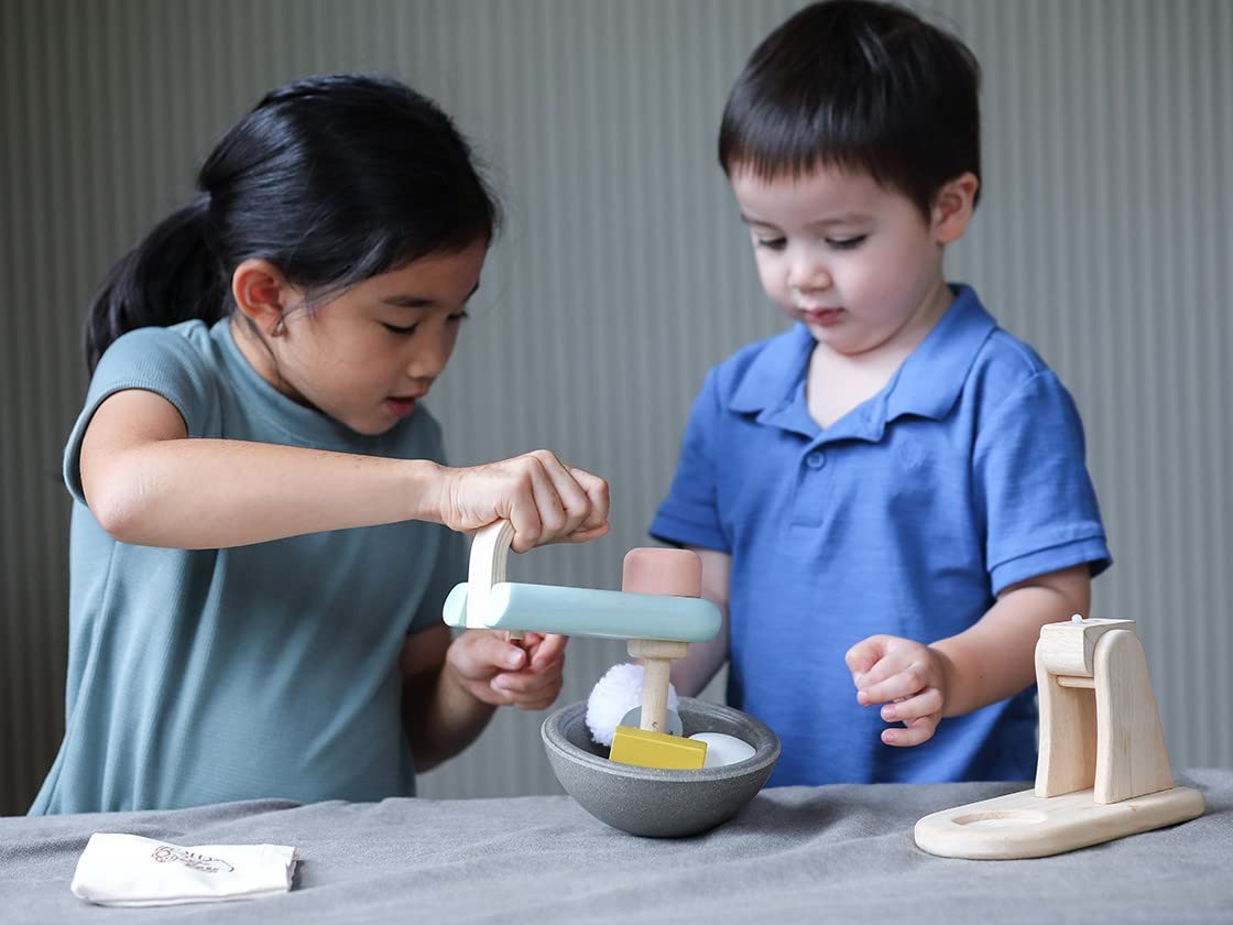 PlanToys® Wooden Stand Mixer Toy for Kids | Montessori Pretend Play Kitchen Appliance with Mixing Bowl, Egg, Butter & Flour | Toddler Baking Set & Cooking Toy for Ages 2+