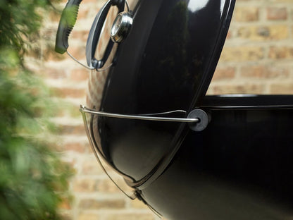 Weber Master-Touch Charcoal Grill, 22-Inch, Black – Premium Outdoor BBQ Grill with Tuck-Away Lid Holder & One‑Touch™ Cleaning System, Porcelain‑Enameled Kettle