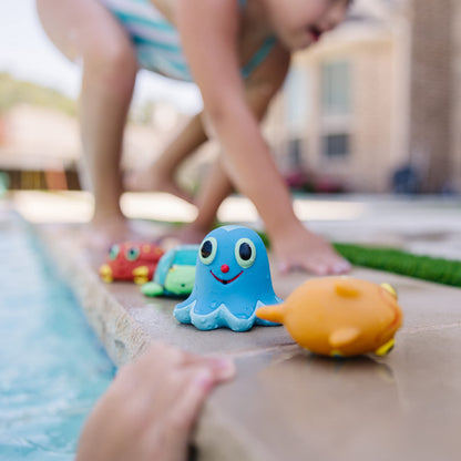 Melissa & Doug Sunny Patch Seaside Sidekicks Squirters with 4 Squeeze-and-Squirt Animals - Water Toys for Kids