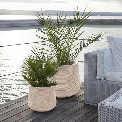 LuxenHome 17" Dia Large Round Planters for Indoor Plants, Outdoor Planters with Drainage Holes, Farmhouse Distressed Plant Pots Indoor & Outdoor for Home Garden Patio