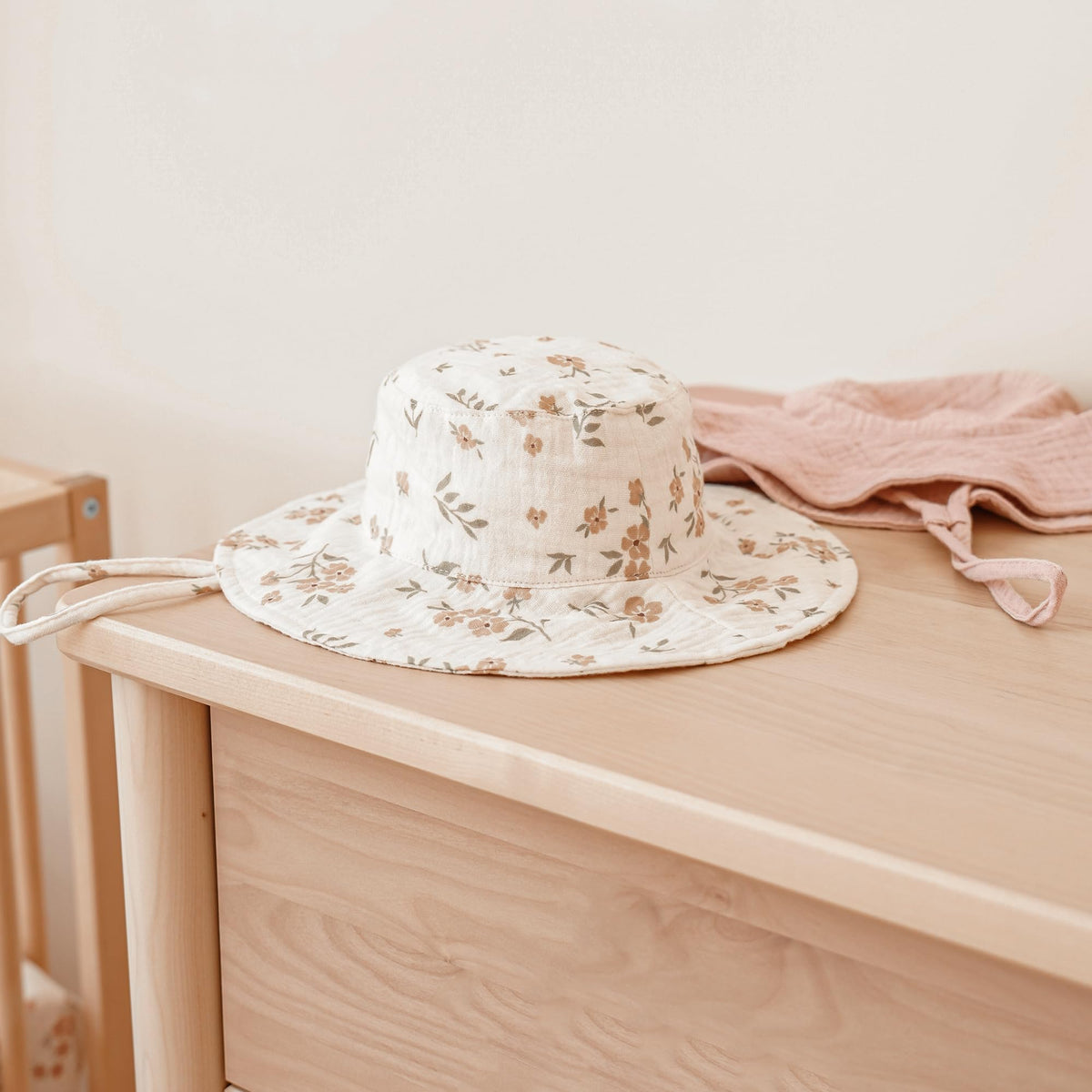 Konssy 2 Pack Muslin Baby Sun Hat UPF 50+ Sun Protection Baby Bucket Hat Summer Beach Hats with Wide Brim for Boys & Girls