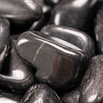 MSI Decorative Black Super Polished 0.75 in. to 1.25 in. Quartzite Pebbles 40 lb. Bag (Pallet/ 55 Bags)