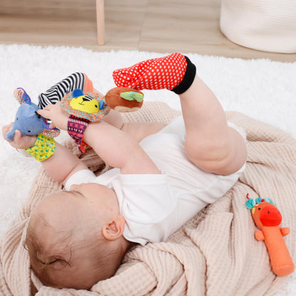 The Peanutshell Sock Rattles Set of 5 - Girl Boy Rattle Socks, Baby Toys 0-6-12 Month, Animal Newborn High Contrast Baby, Infant, Newborn Toys 0-3 0-6 Months Old Babies - Safari