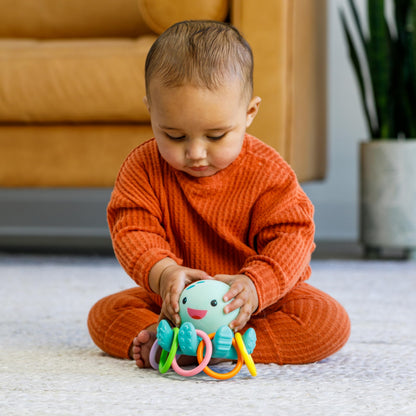 Infantino Light Up Ring Catcher - Illuminating Octopus with Five Tossing Rings for Fine & Gross Motor Skills in Babies & Toddlers, 6M+
