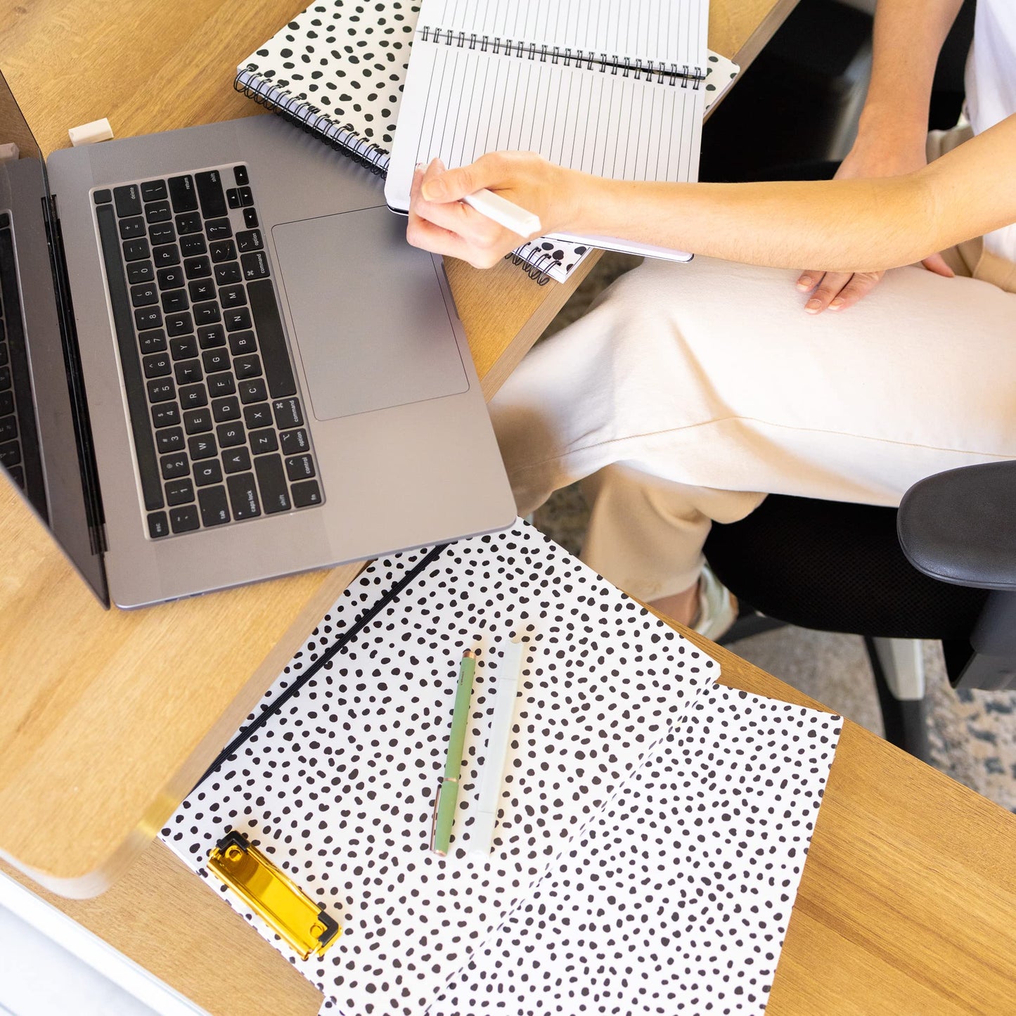 Steel Mill & Co Cute Clipboard Folio with Refillable Lined Notepad and Interior Storage Pocket, Black and White Padfolio for Work, Black Dots