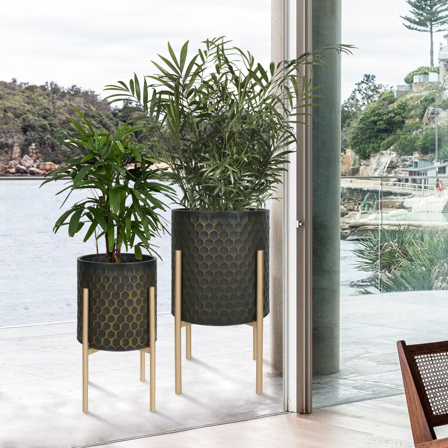 Oakrain Mid Century Planters for Indoor Plants, Set of 2, Modern Decorative Metal Pots for Living Room, Office, Garden or Balcony, Black&Golden Honeycomb, 10" &12"