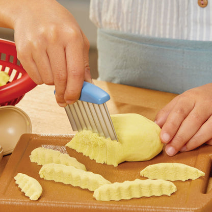 Little Tikes Creative Chefs Cheeseburger and Fries Kit with 22 Accessories, Pretend Play Cooking Set, for Boys and Girls Ages 3+ Years