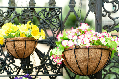 Kingbuy 8" Metal Hanging Plant Baskets with Coconut Liner (1 Pack) - Farmhouse Wire Planters Flower Pots for Plants Ferns Indoor Outdoor Balcony Patio Garden Decoration