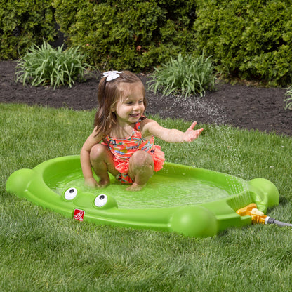 Step2 Water Bug Splash Pad, Kids Water Table & Sand Activity Sensory Playset, Sprinkler & Pool, Summer Outdoor Toys, for Toddlers 1.5+ Years Old