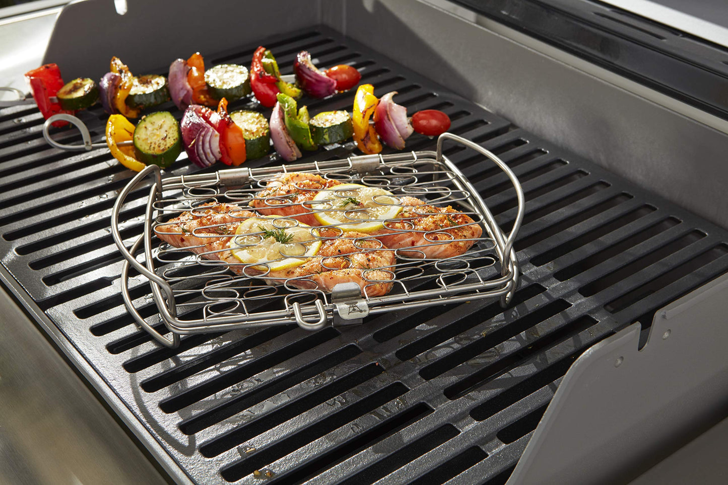 Weber Stainless Steel Fish Basket – Flexible Wire Design for Grilling Fish, Vegetables & Small Meats, Elevates Food from Grates, Dishwasher‑Safe, Fits All Grill Sizes
